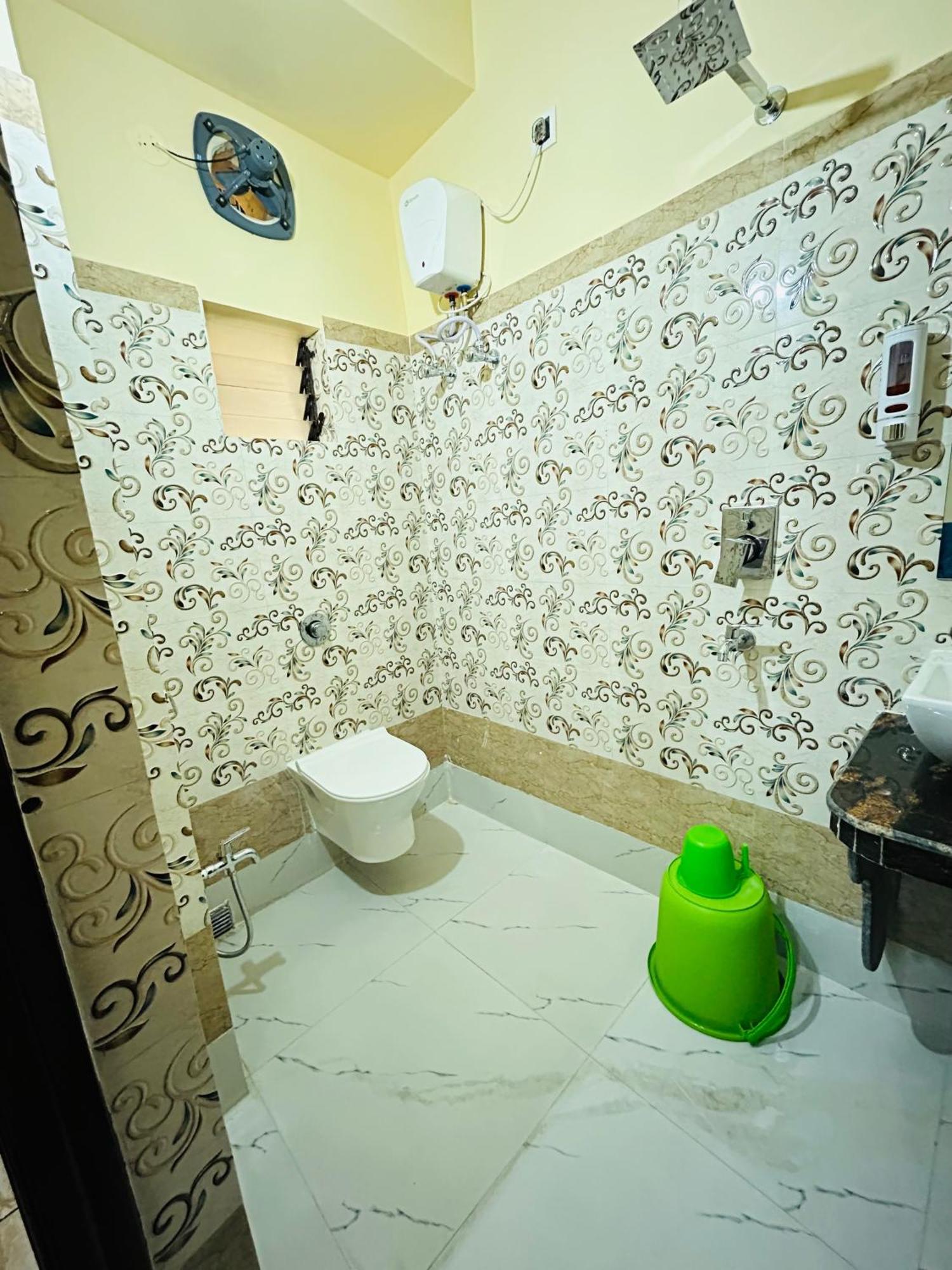 Hotel Kanan Inn Kolkata Bagian luar foto