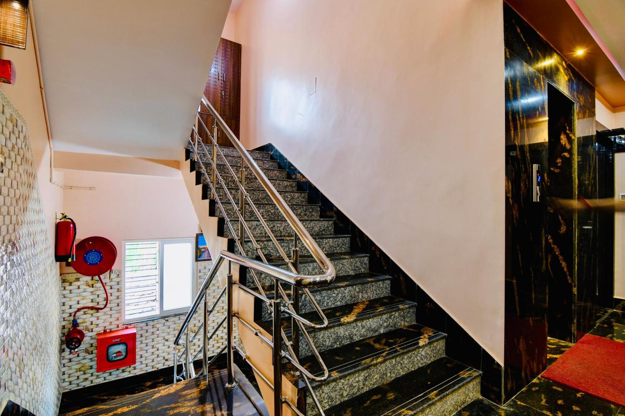 Hotel Kanan Inn Kolkata Bagian luar foto