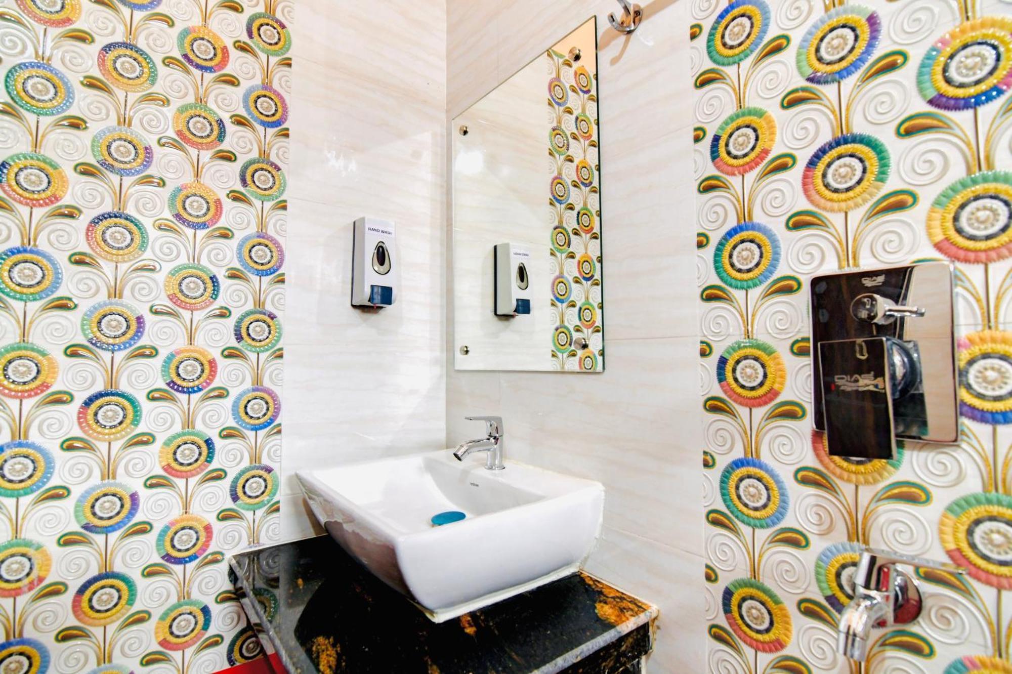 Hotel Kanan Inn Kolkata Bagian luar foto