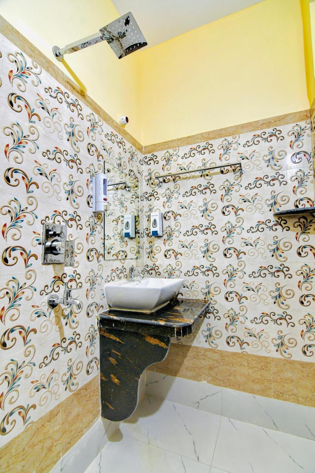 Hotel Kanan Inn Kolkata Bagian luar foto